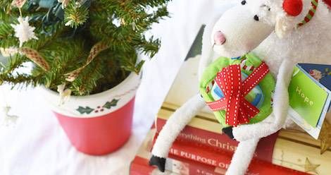 5 Bookish Christmas Eve Traditions to Start This Year