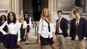 Gossip Girl season one cast posing in school uniforms