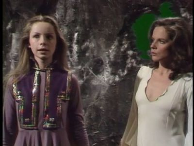 Books your favorite doctor who companions are reading: Romana