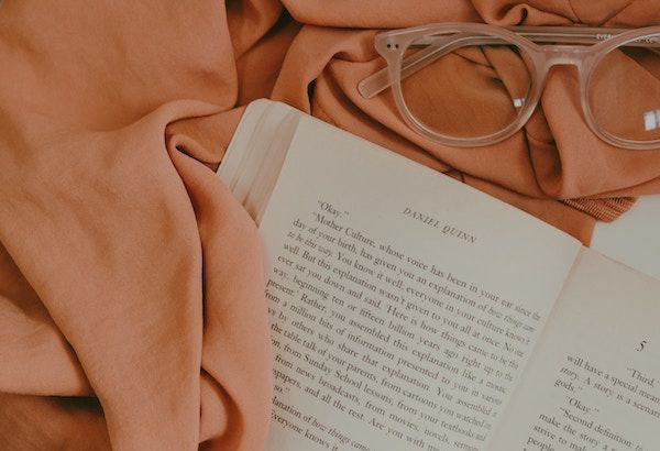 book-glasses-fabric