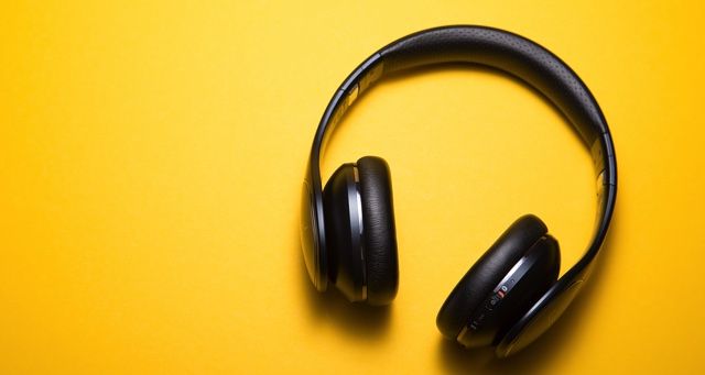 audiobooks headphones feature 640x340