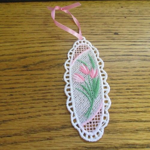 Standing Lace Bookmark by LadyBugSewn from etsy