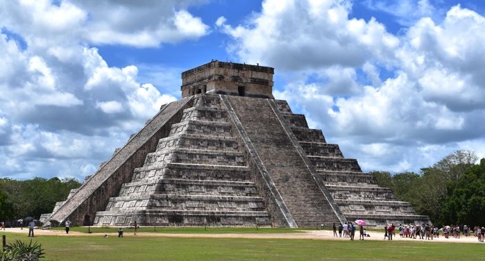 image of the Temple of Kukulcán pyramid at Chichen Itza in Mexico https://unsplash.com/photos/JELUPXqdKDw