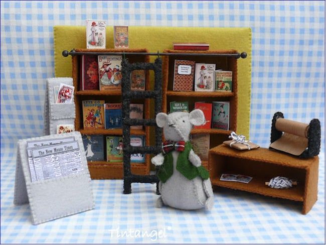 Felt bookstore with mouse
