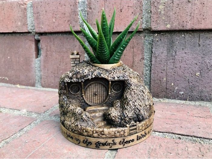 Hobbit hole planter Lord of the Rings bookend