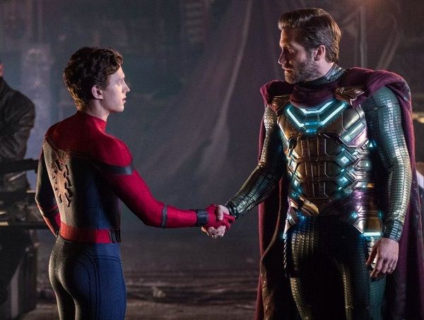 Screenshot of Tom Holland as Spider-Man shaking hands with Jake Gyllenhaal as Mysterio in 'Spider-Man: Far From Home' (2019)