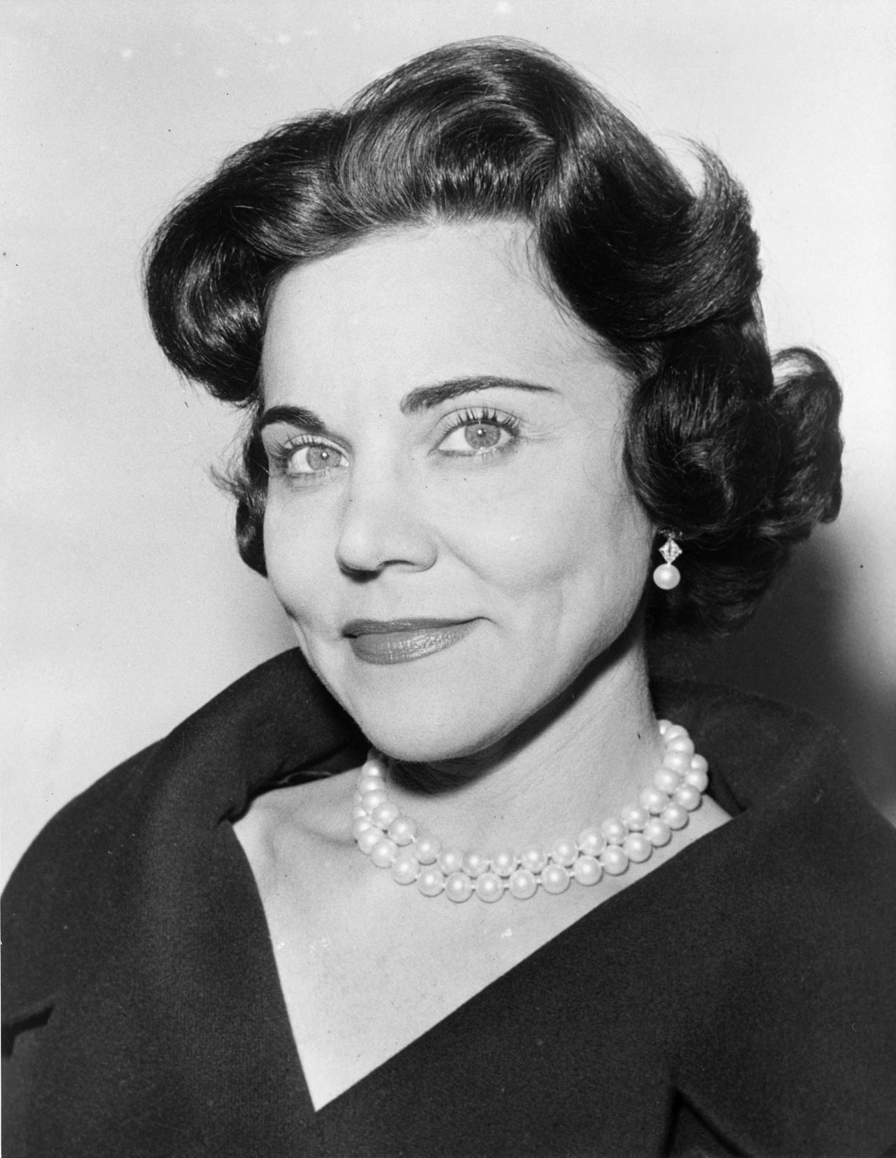 black and white image of Esther Lederer, also known as columnist Ann Landers