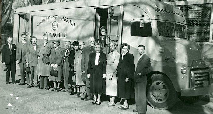 black and white photo of Wood County Library Bookmobile from 1951 with people outside (photo from Wikipedia, Creative Commons 4.0 license)