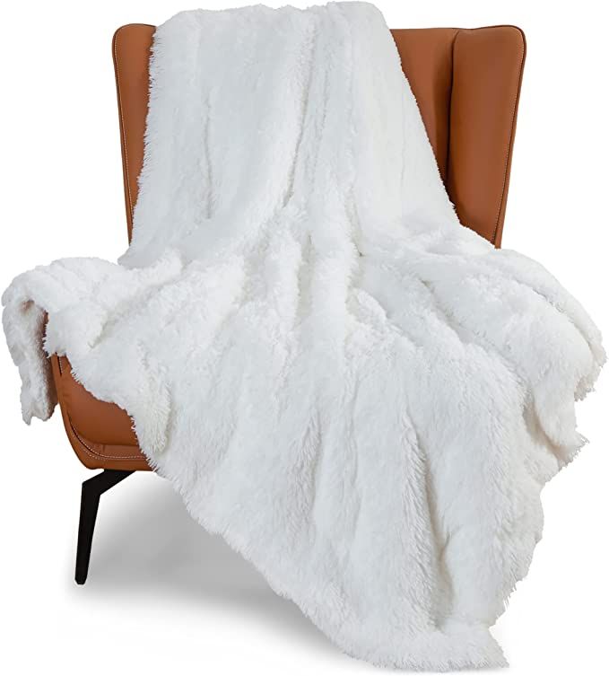 a photo of a white fleece blanket