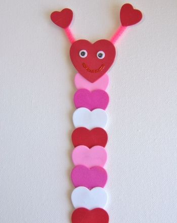 DIY caterpillar bookmark made of hearts