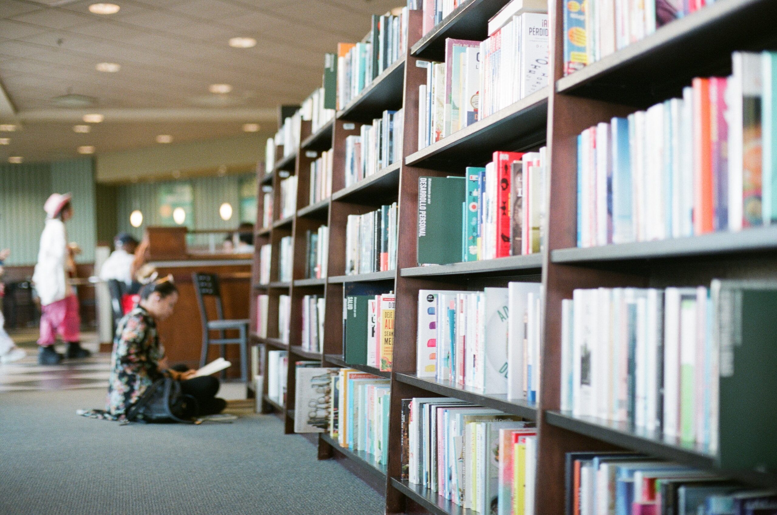 Image of people using the public library