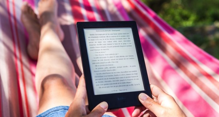 reading on kindle on hammock