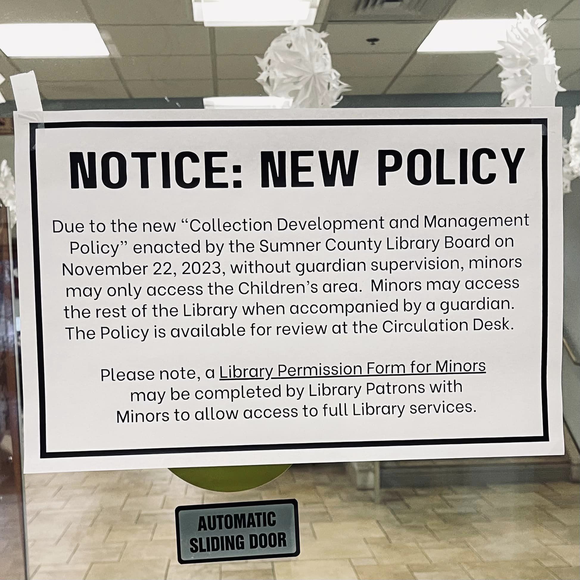 Image of the new policy posted at the public library in Gallatin, Tennessee, part of Sumner County Public Libraries. 