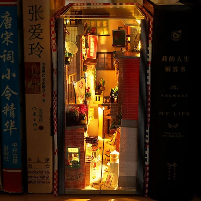 Japanese town book nook